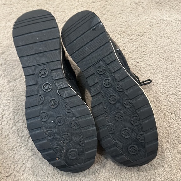 Michael KORS woman’s sneakers size ten - Picture 5 of 5